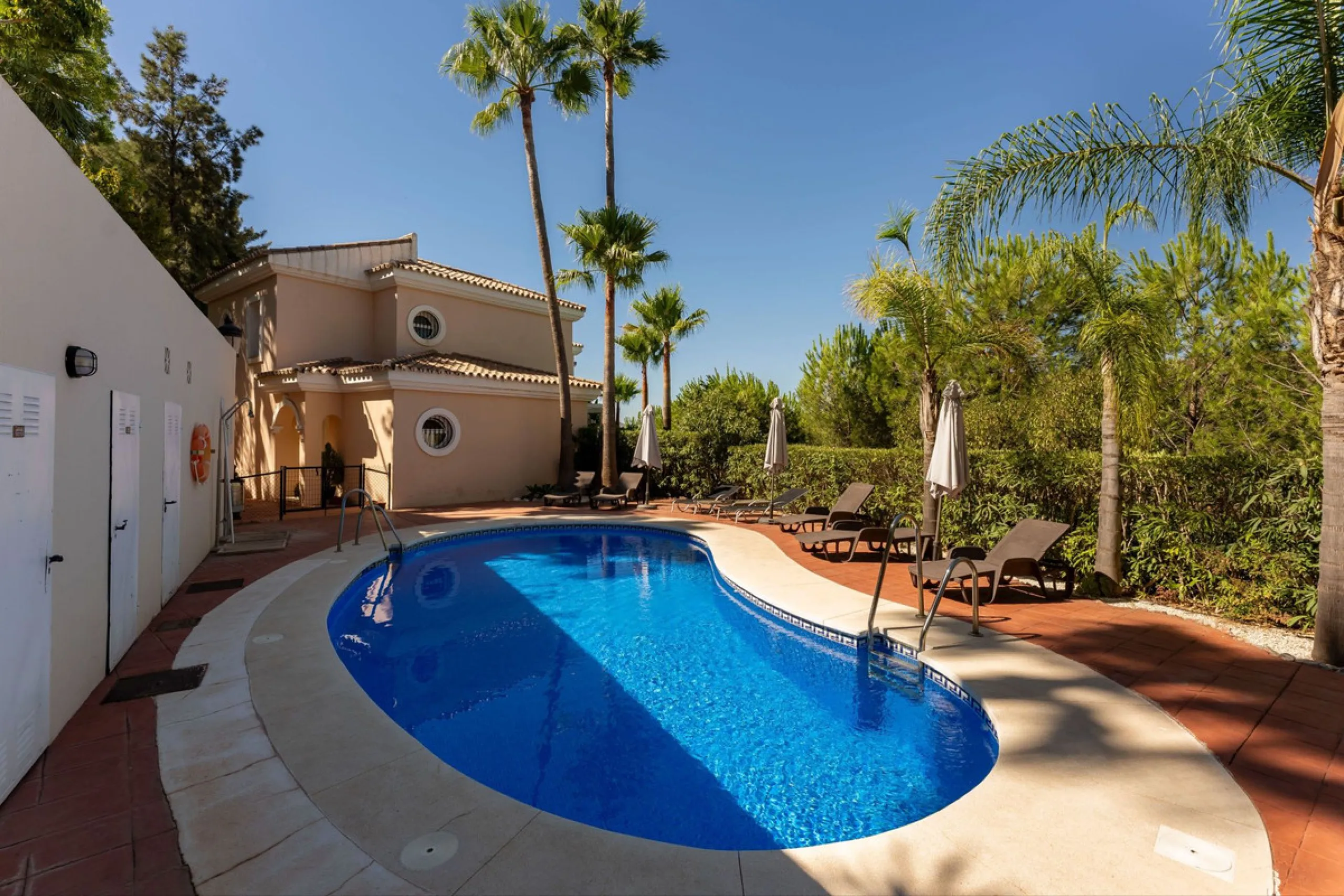 House - Townhouse в продаже в Alhaurín el Grande, Málaga. В доме 3 спален и 3 ванных комнат. Площадь дома 145 м²