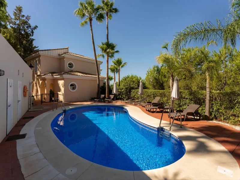 House - Townhouse в продаже в Alhaurín el Grande, Málaga. В доме 3 спален и 3 ванных комнат. Площадь дома 145 м²