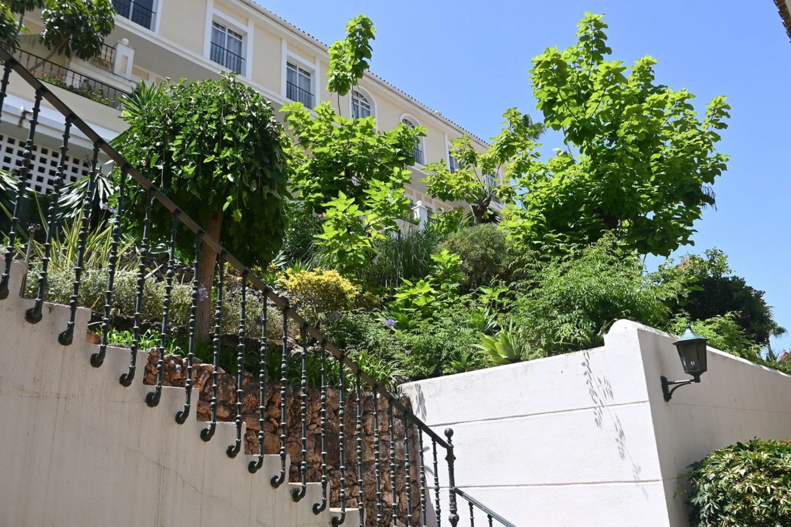 Apartment - Ground Floor Apartment в продаже в Marbella, Málaga. В доме 2 спален и 2 ванных комнат. Площадь дома 96 м²