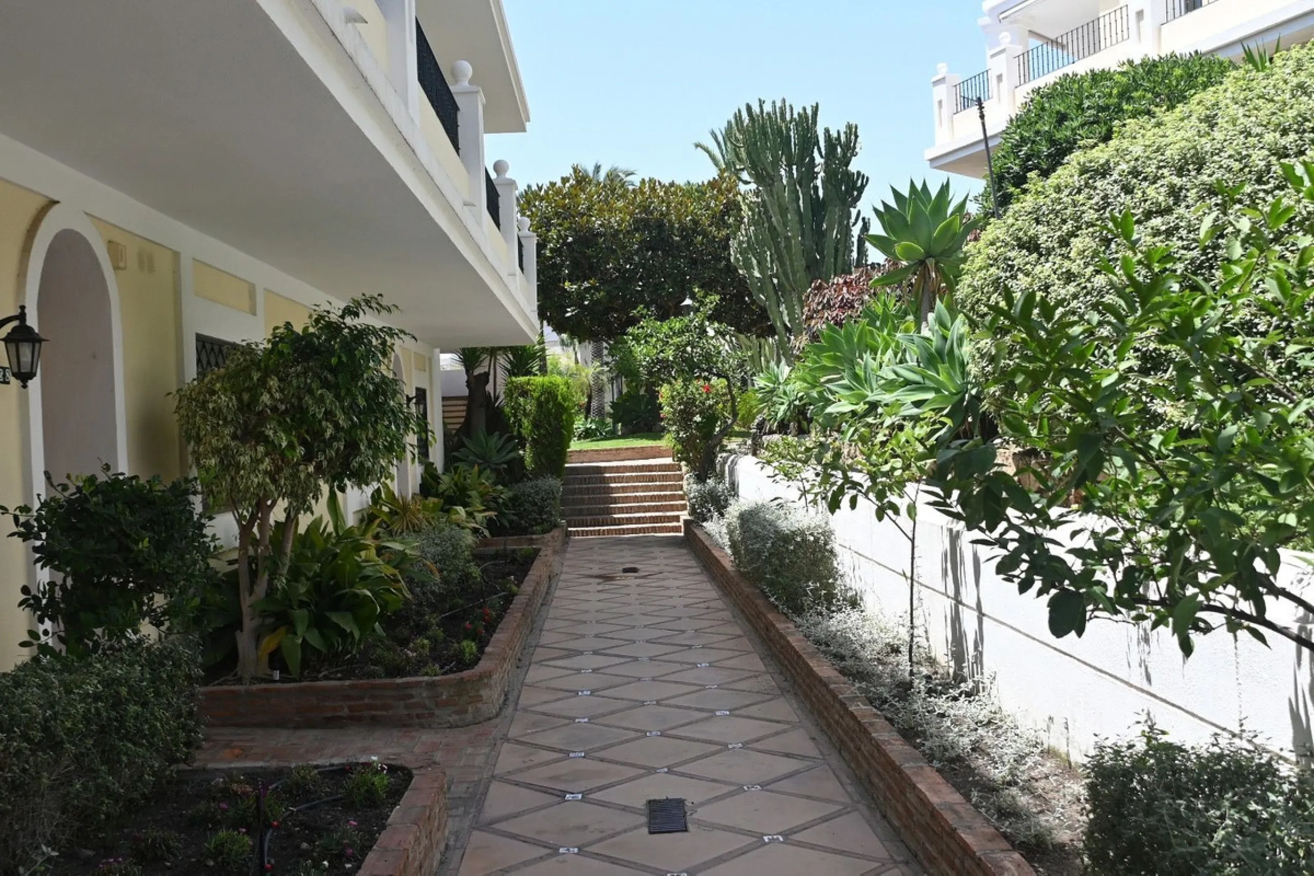 Apartment - Ground Floor Apartment в продаже в Marbella, Málaga. В доме 2 спален и 2 ванных комнат. Площадь дома 96 м²