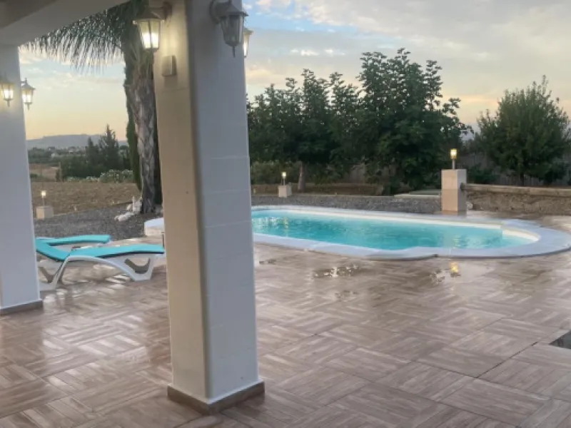 House - Detached Villa в продаже в Alhaurín el Grande, Málaga. В доме 1 спален и 1 ванных комнат. Площадь дома 137 м². Площадь участка 3758 м²