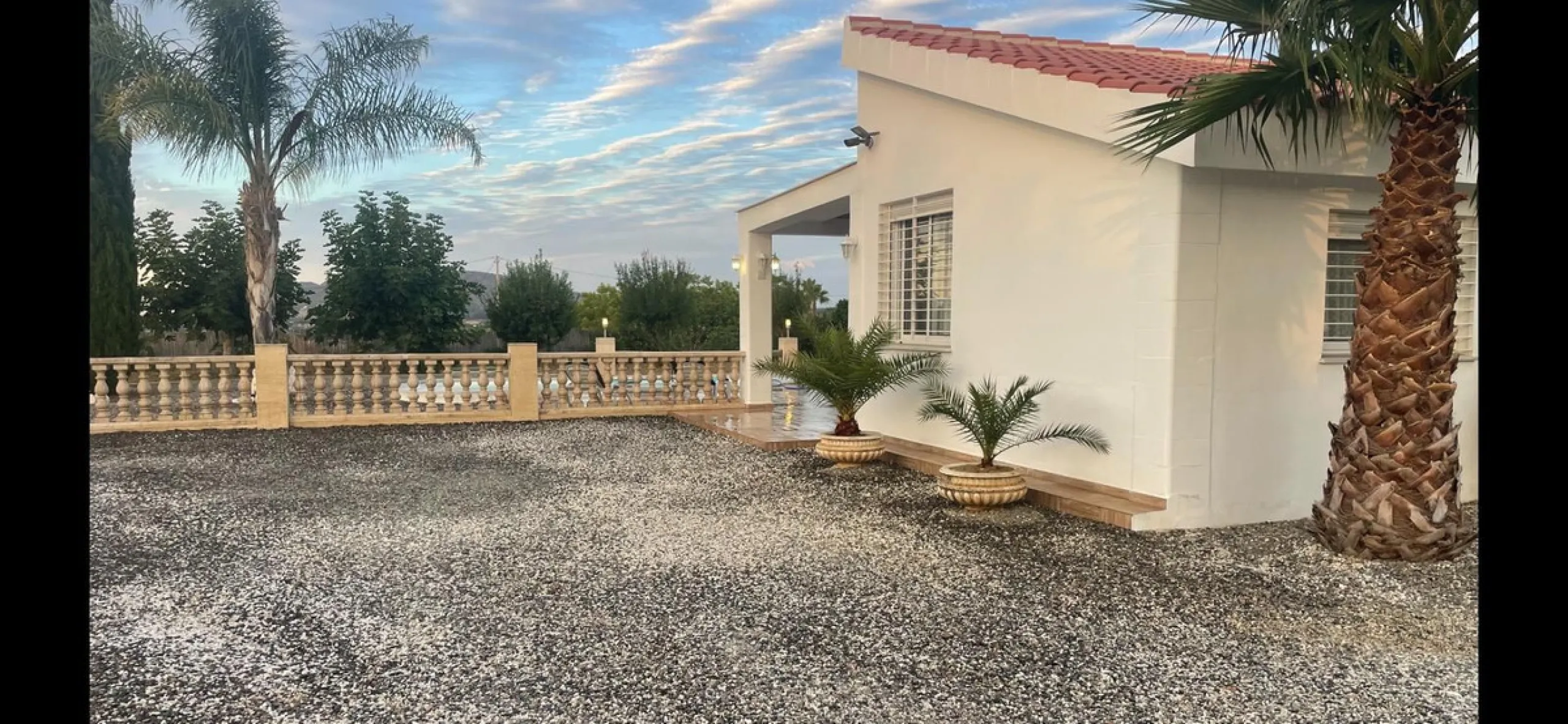 House - Detached Villa в продаже в Alhaurín el Grande, Málaga. В доме 1 спален и 1 ванных комнат. Площадь дома 137 м². Площадь участка 3758 м²
