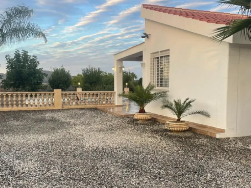 House - Detached Villa в продаже в Alhaurín el Grande, Málaga. В доме 1 спален и 1 ванных комнат. Площадь дома 137 м². Площадь участка 3758 м²