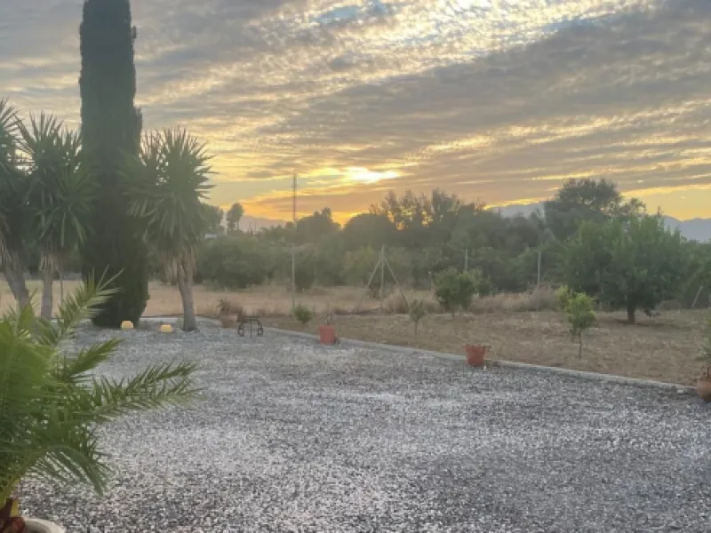 House - Detached Villa в продаже в Alhaurín el Grande, Málaga. В доме 1 спален и 1 ванных комнат. Площадь дома 137 м². Площадь участка 3758 м²