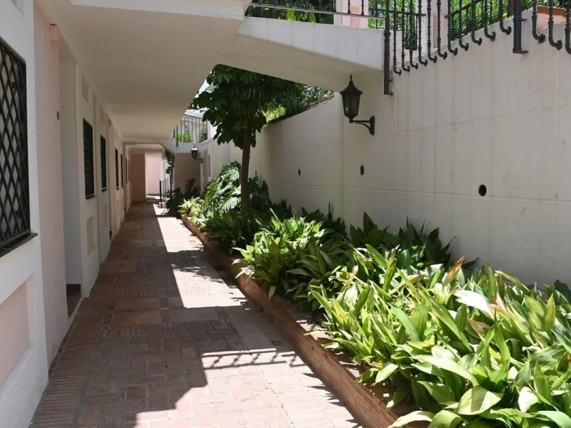 Apartment - Ground Floor Apartment в продаже в Marbella, Málaga. В доме 2 спален и 2 ванных комнат. Площадь дома 96 м²