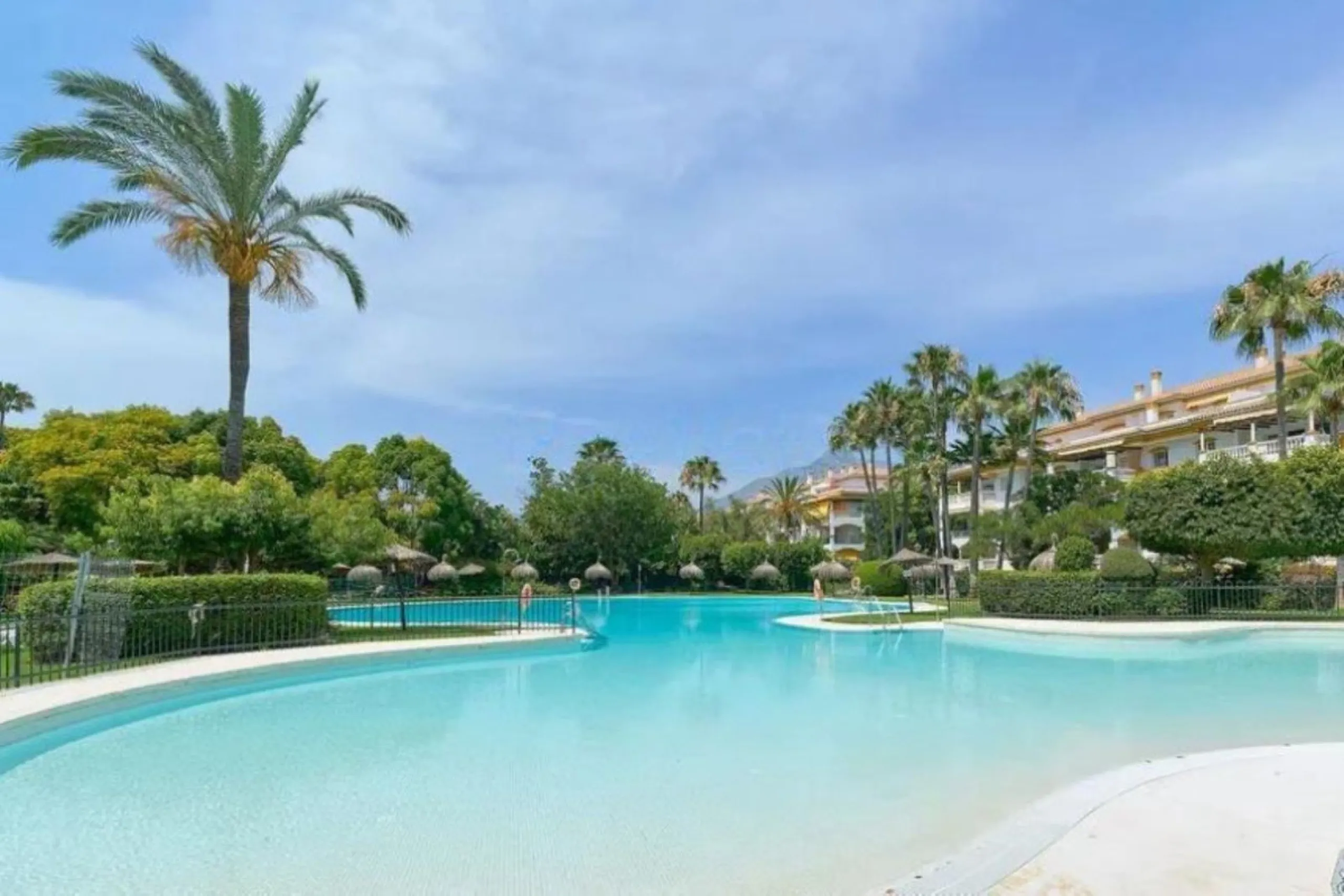 Апартамент нижний этаж, Marbella, Costa del Sol