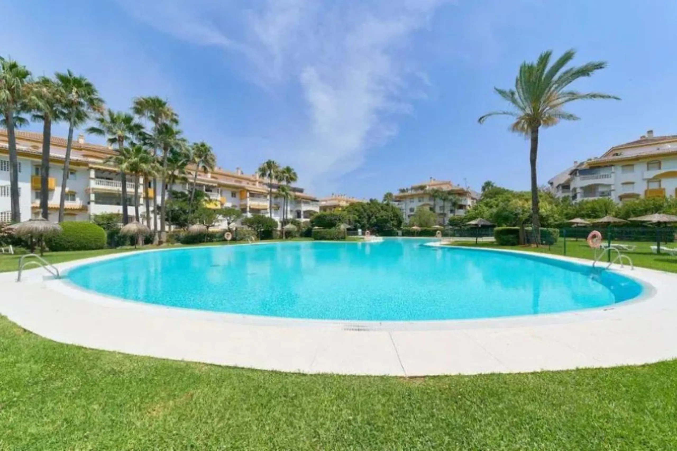 Апартамент нижний этаж, Marbella, Costa del Sol