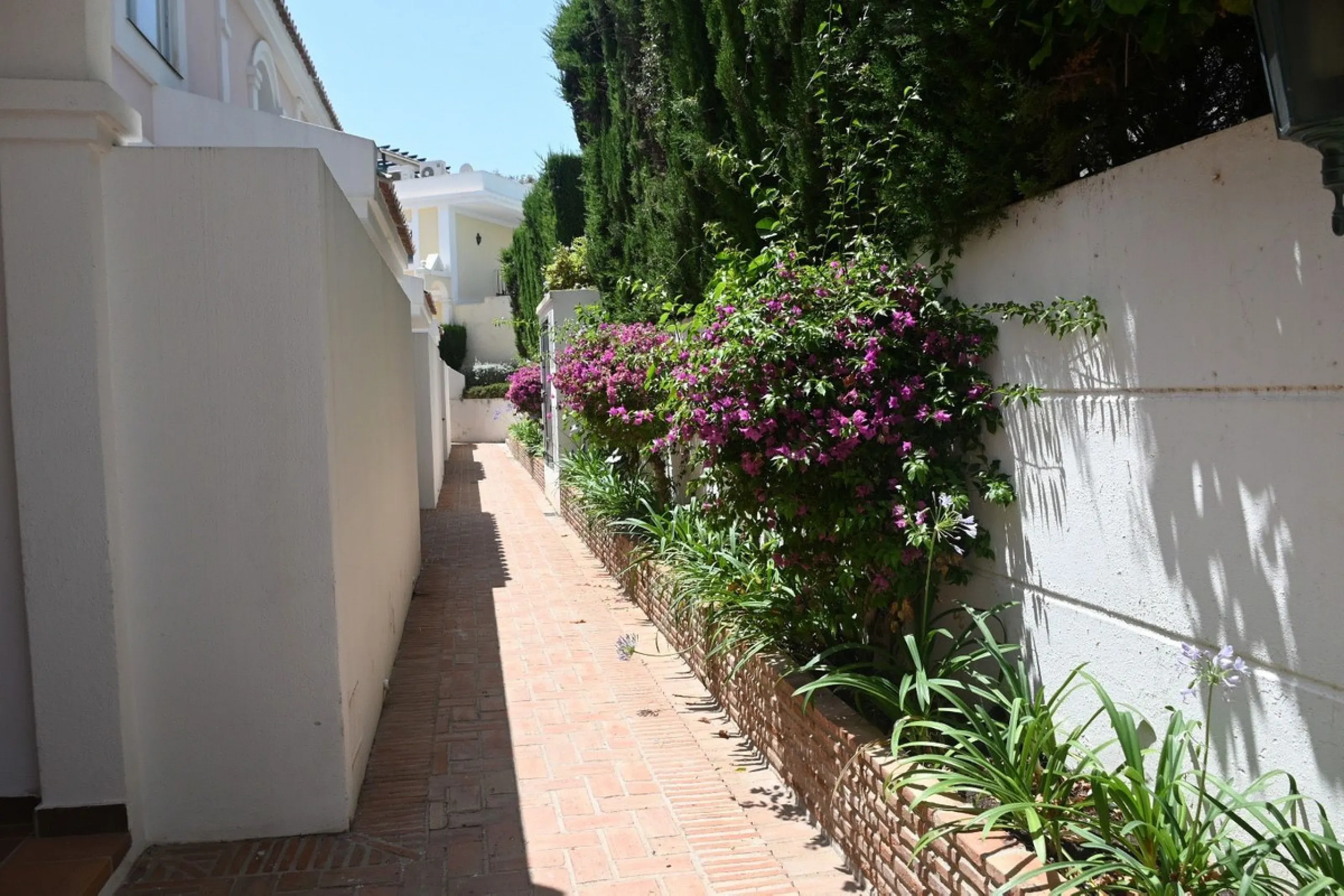 Apartment - Ground Floor Apartment в продаже в Marbella, Málaga. В доме 2 спален и 2 ванных комнат. Площадь дома 96 м²