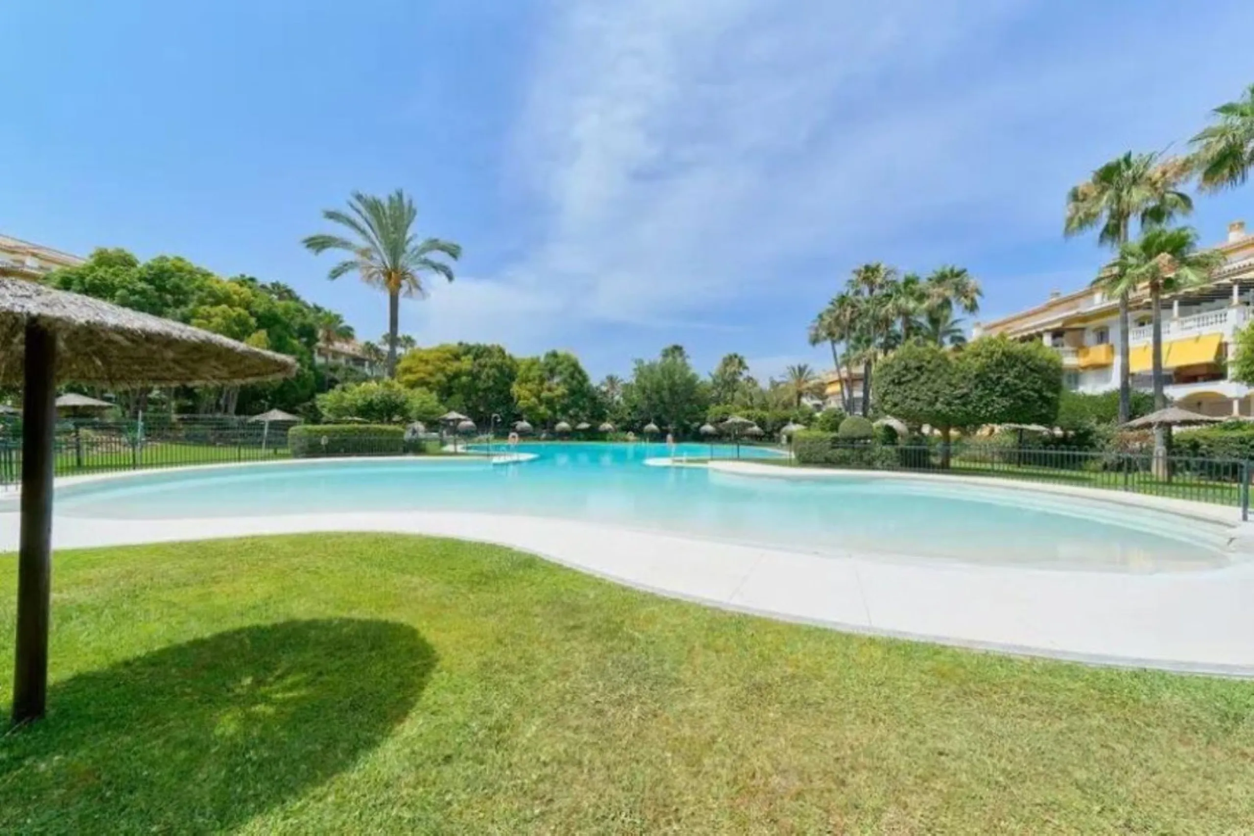 Апартамент нижний этаж, Marbella, Costa del Sol