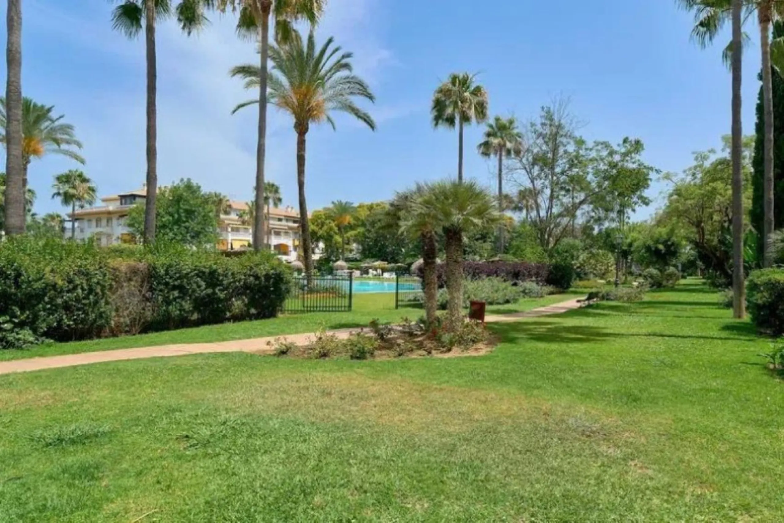 Апартамент нижний этаж, Marbella, Costa del Sol