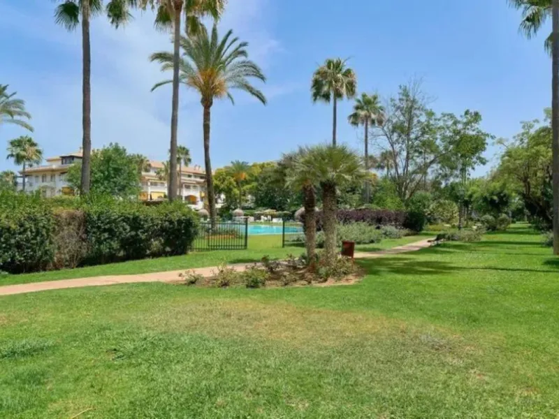 Апартамент нижний этаж, Marbella, Costa del Sol