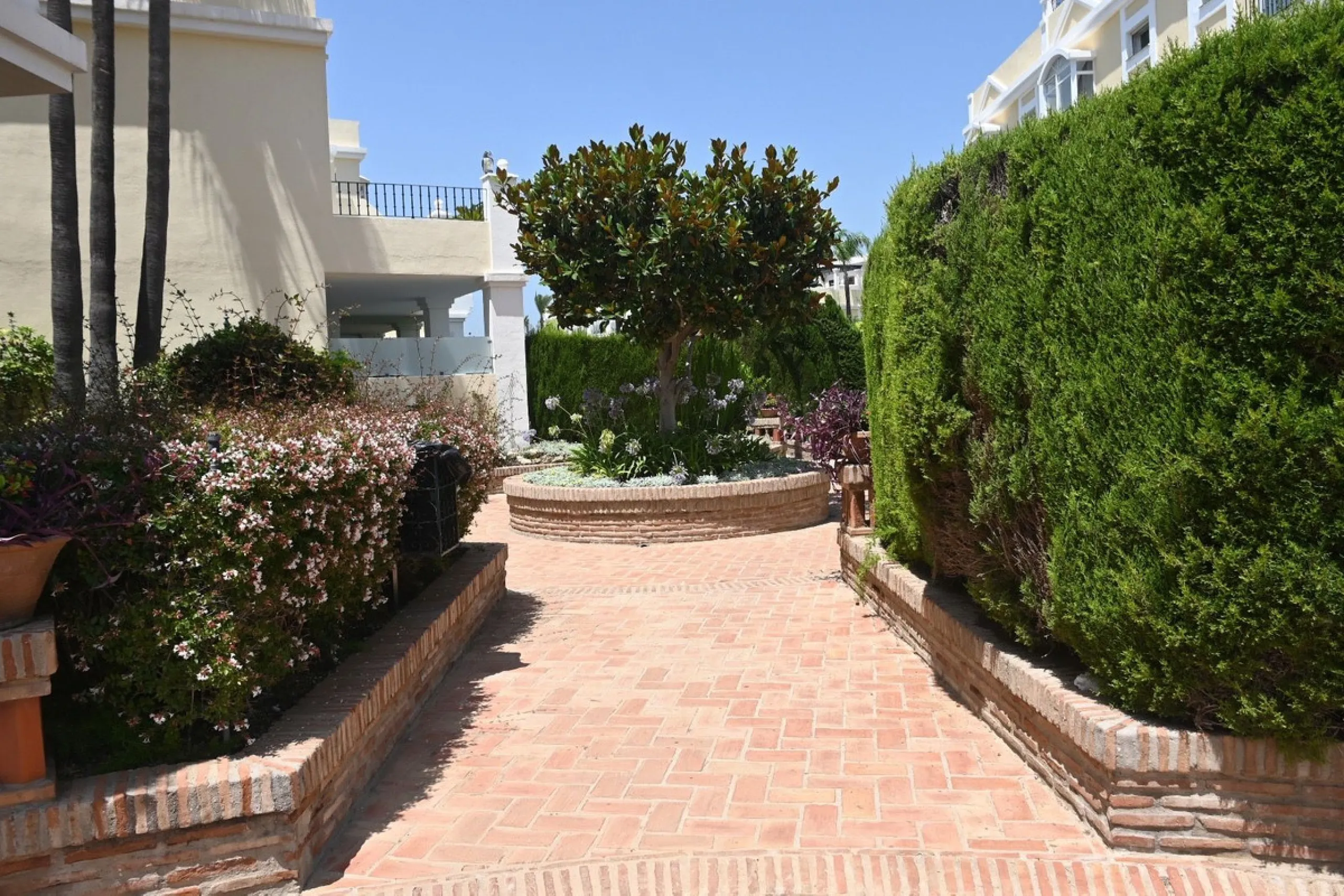 Apartment - Ground Floor Apartment в продаже в Marbella, Málaga. В доме 2 спален и 2 ванных комнат. Площадь дома 96 м²