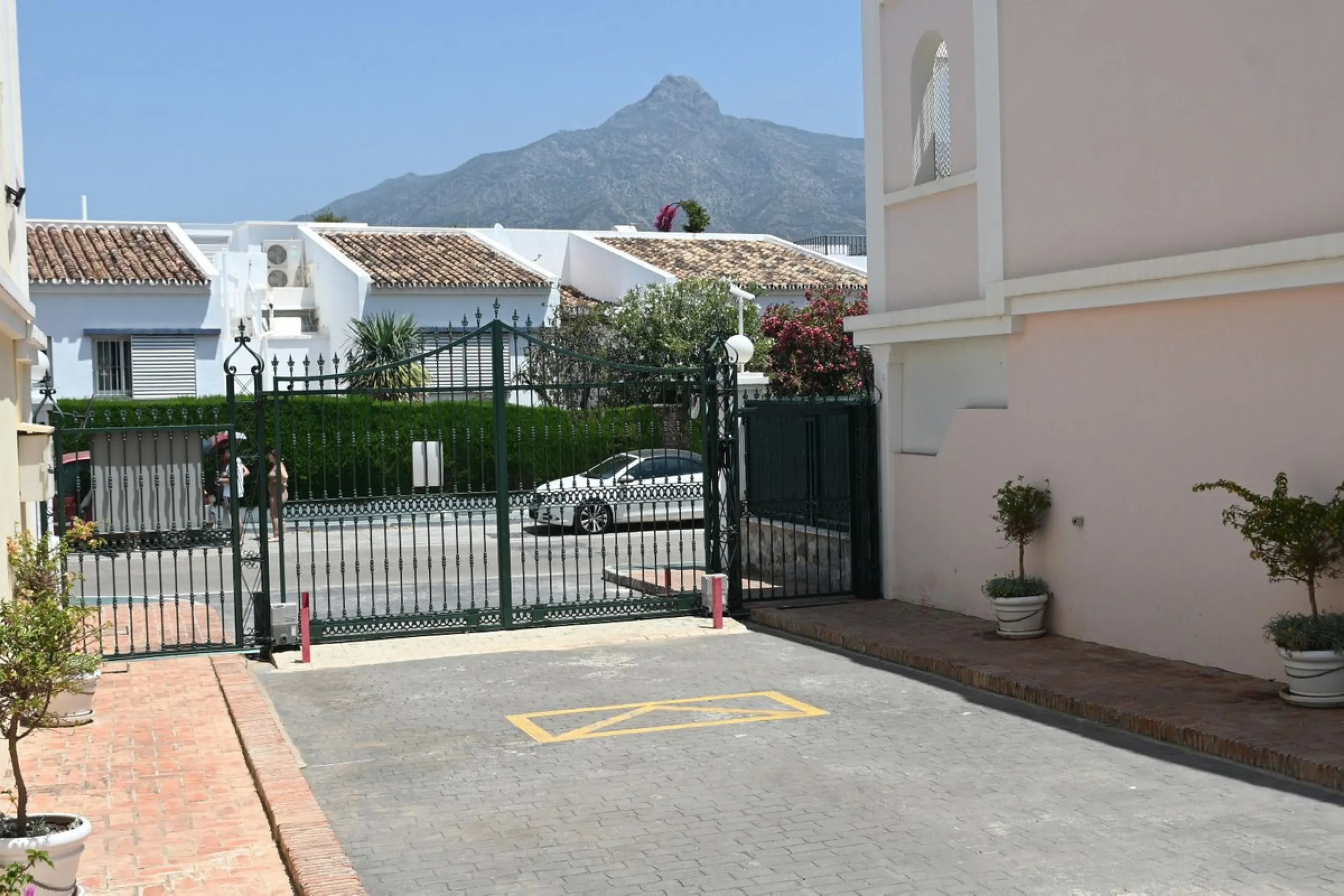 Apartment - Ground Floor Apartment в продаже в Marbella, Málaga. В доме 2 спален и 2 ванных комнат. Площадь дома 96 м²