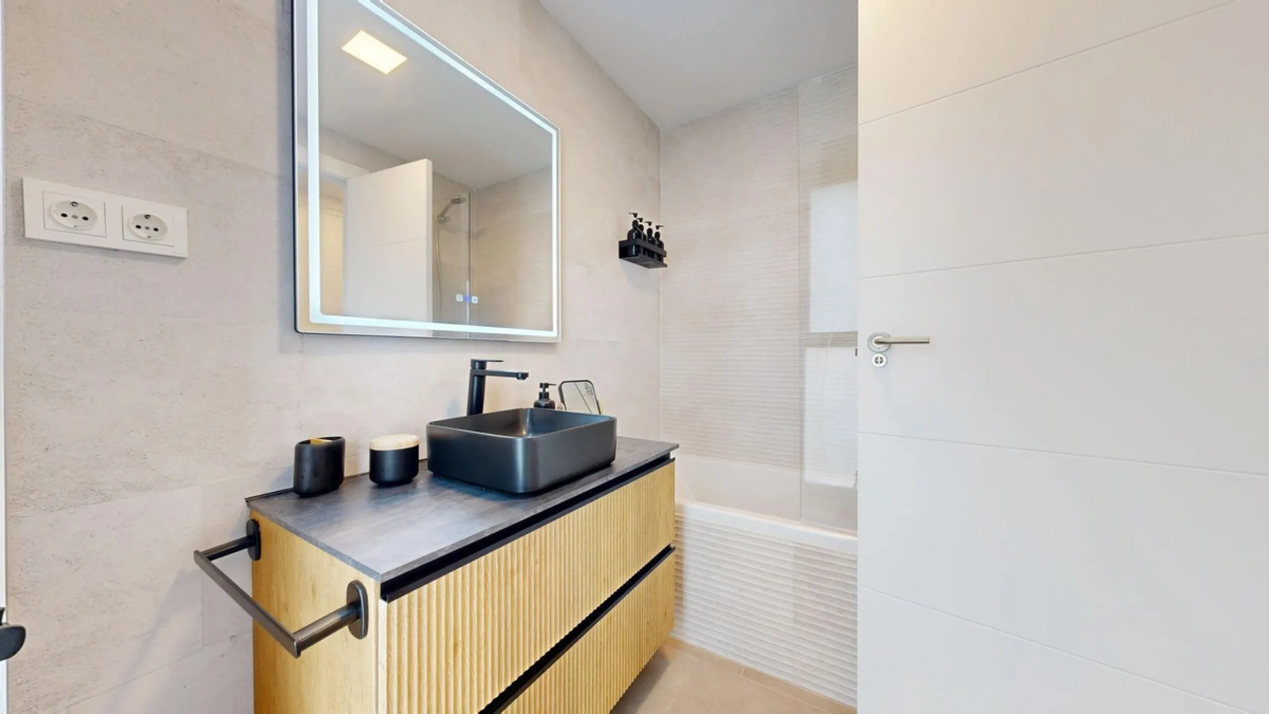 Charming Ground Floor Apartment with 3 Bedrooms in Garden Home, Los Pacos – Fuengirola. Has a Tourist License . ¡¡