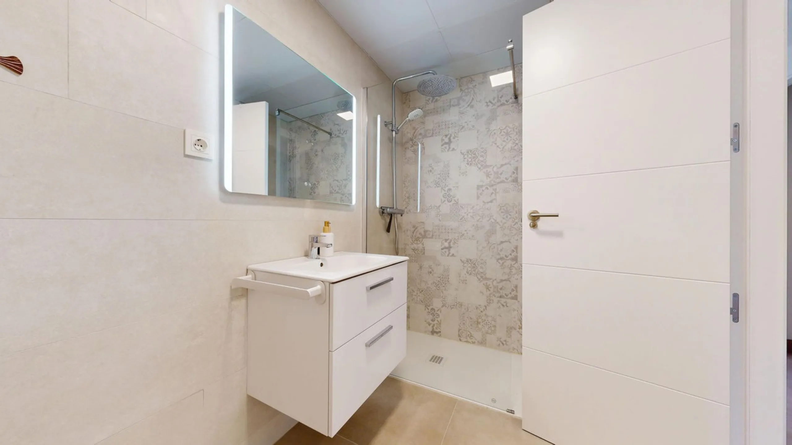 Charming Ground Floor Apartment with 3 Bedrooms in Garden Home, Los Pacos – Fuengirola. Has a Tourist License . ¡¡