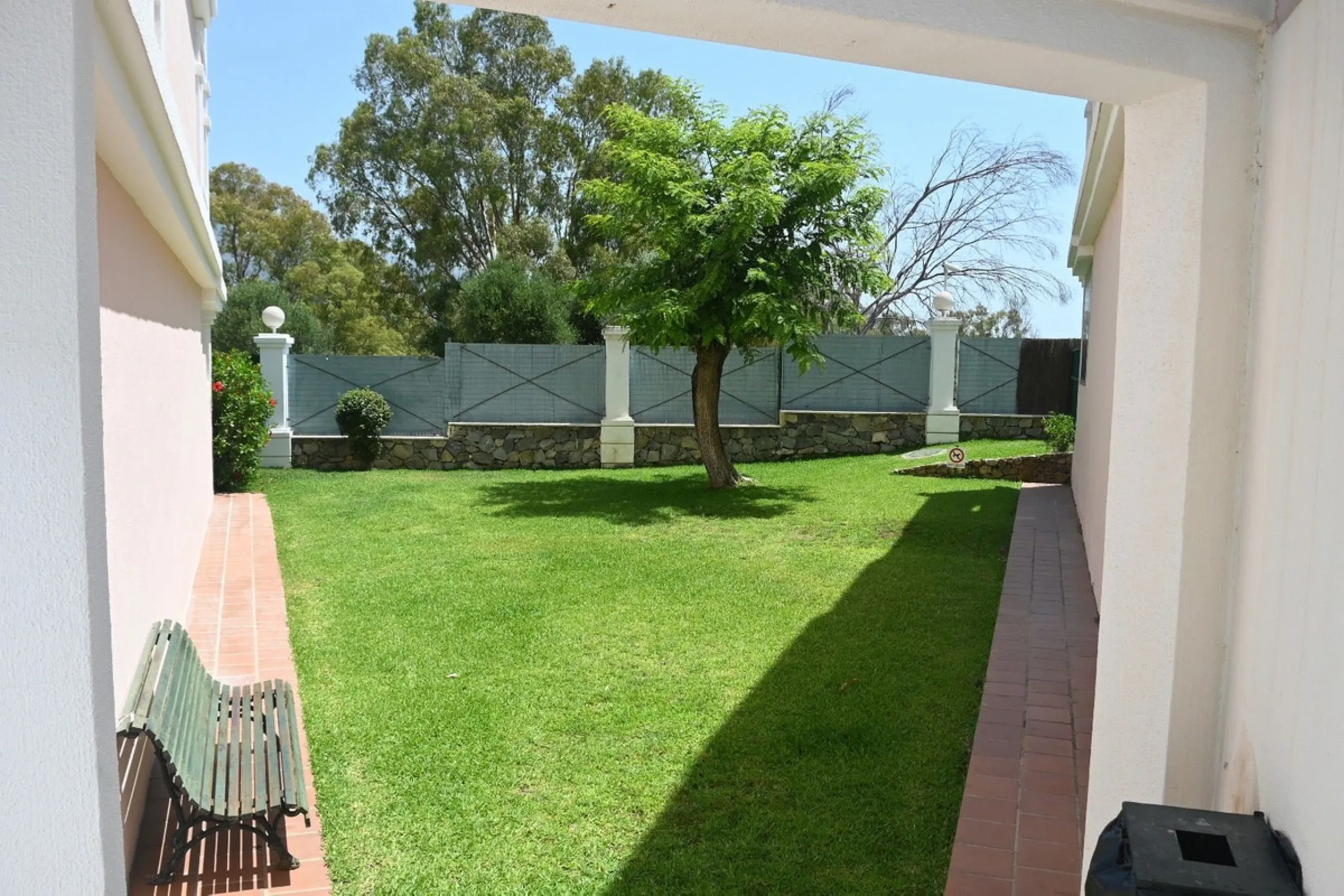 Apartment - Ground Floor Apartment в продаже в Marbella, Málaga. В доме 2 спален и 2 ванных комнат. Площадь дома 96 м²