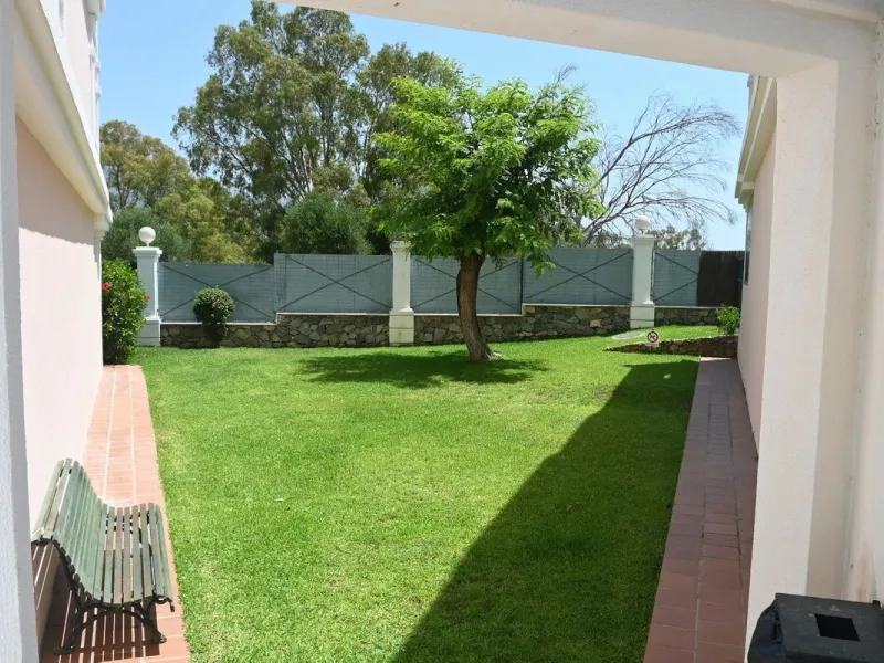 Apartment - Ground Floor Apartment в продаже в Marbella, Málaga. В доме 2 спален и 2 ванных комнат. Площадь дома 96 м²