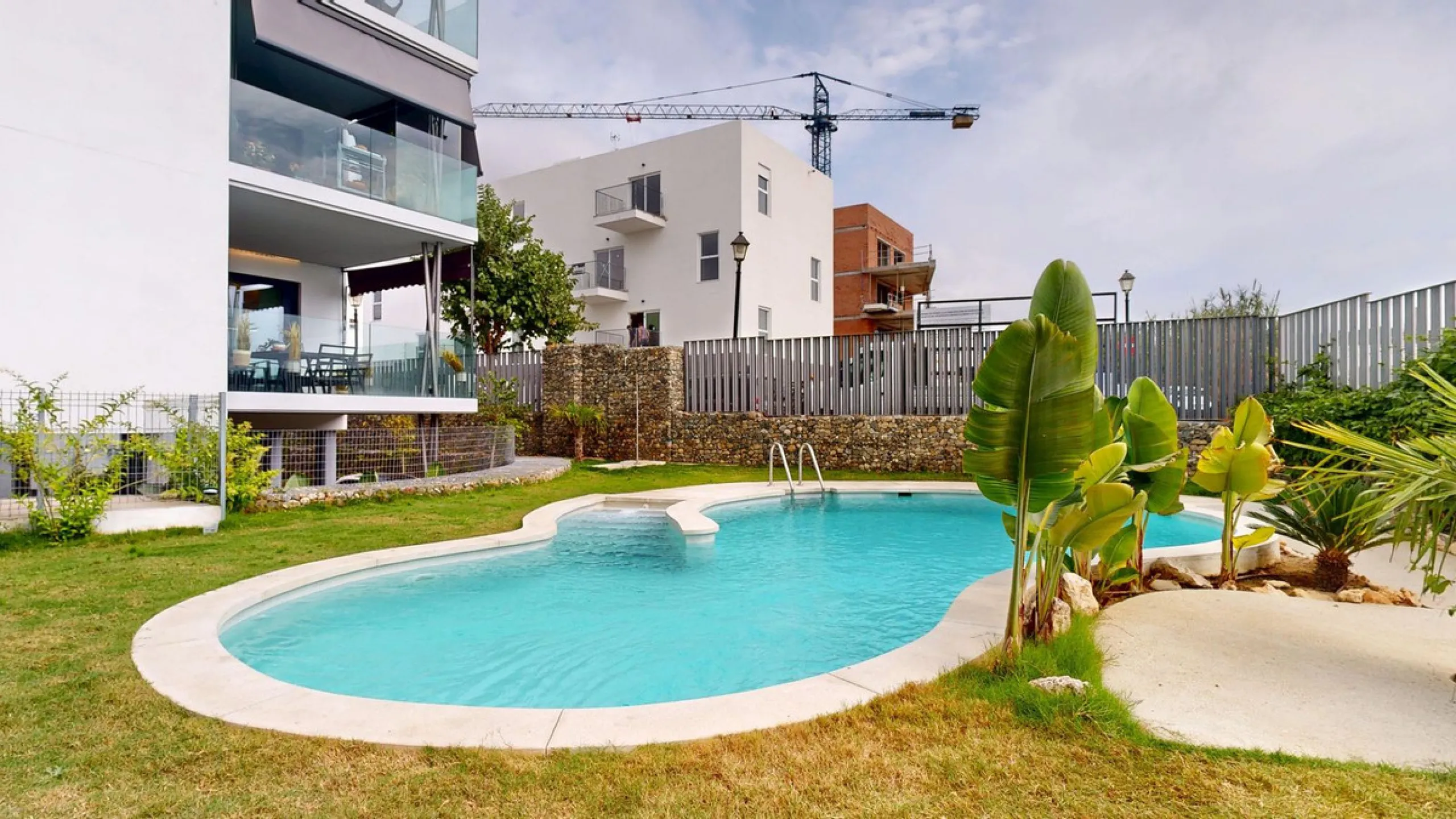 Charming Ground Floor Apartment with 3 Bedrooms in Garden Home, Los Pacos – Fuengirola. Has a Tourist License . ¡¡