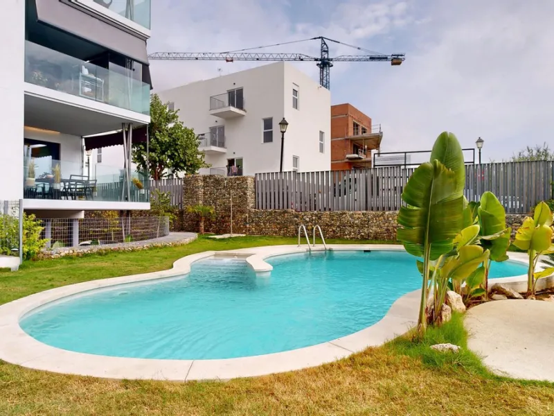 Charming Ground Floor Apartment with 3 Bedrooms in Garden Home, Los Pacos – Fuengirola. Has a Tourist License . ¡¡
