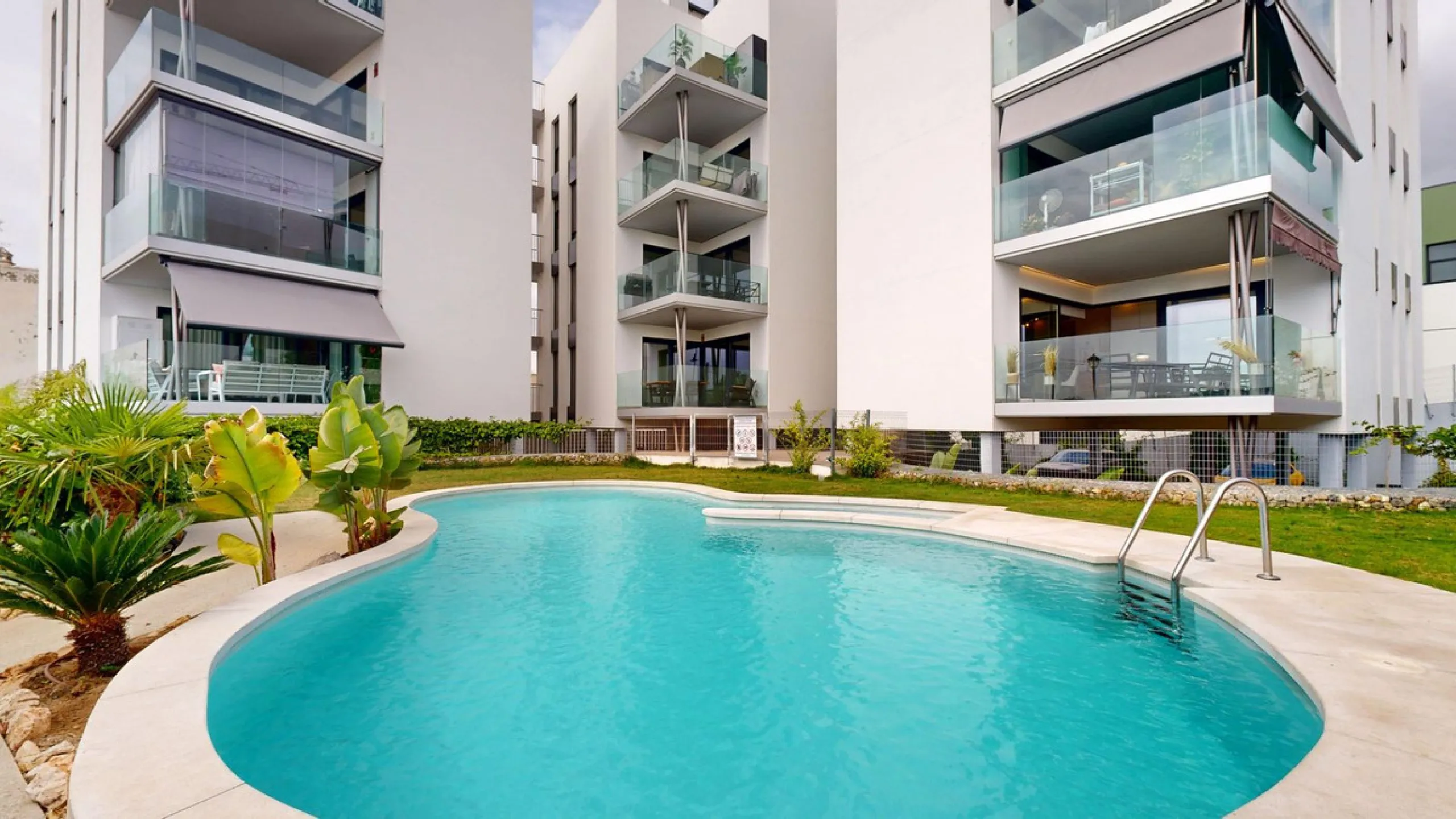 Charming Ground Floor Apartment with 3 Bedrooms in Garden Home, Los Pacos – Fuengirola. Has a Tourist License . ¡¡