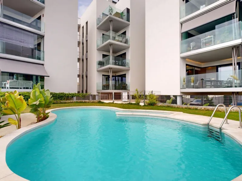 Charming Ground Floor Apartment with 3 Bedrooms in Garden Home, Los Pacos – Fuengirola. Has a Tourist License . ¡¡