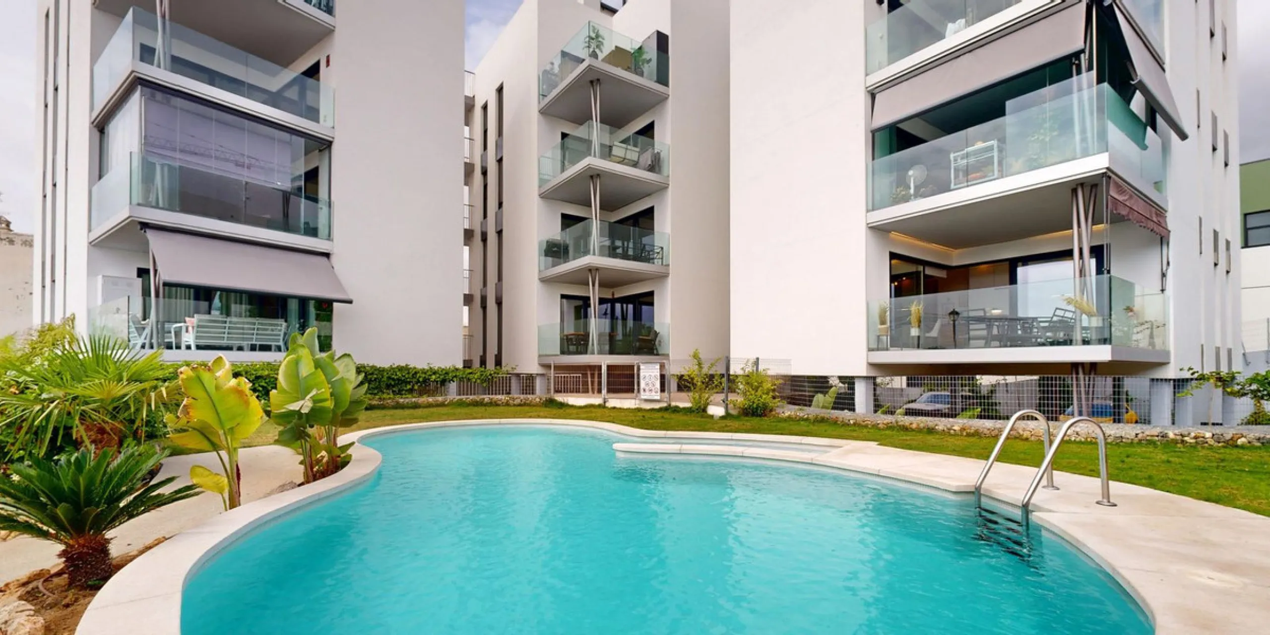 Charming Ground Floor Apartment with 3 Bedrooms in Garden Home, Los Pacos – Fuengirola. Has a Tourist License . ¡¡