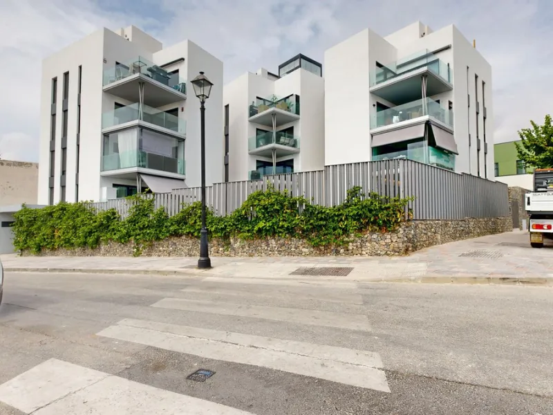Charming Ground Floor Apartment with 3 Bedrooms in Garden Home, Los Pacos – Fuengirola. Has a Tourist License . ¡¡