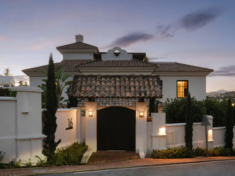 Introducing this exceptional family residence, set within one of the most sought-after gated communities in Los Naranjos, Nueva Andalucía, just moments from one of Marbella's finest golf courses.