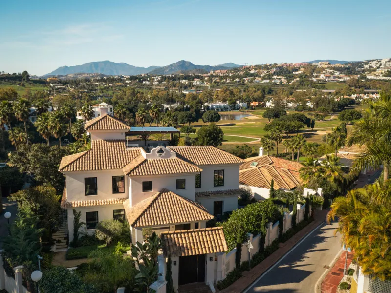 Introducing this exceptional family residence, set within one of the most sought-after gated communities in Los Naranjos, Nueva Andalucía, just moments from one of Marbella's finest golf courses.