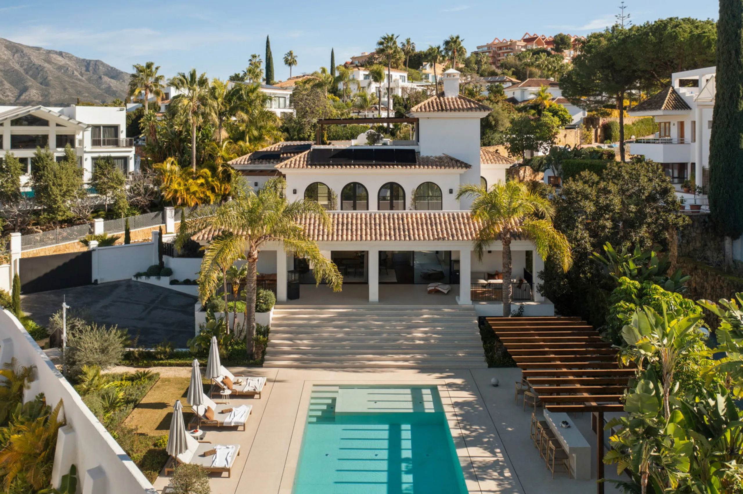 Introducing this exceptional family residence, set within one of the most sought-after gated communities in Los Naranjos, Nueva Andalucía, just moments from one of Marbella's finest golf courses.