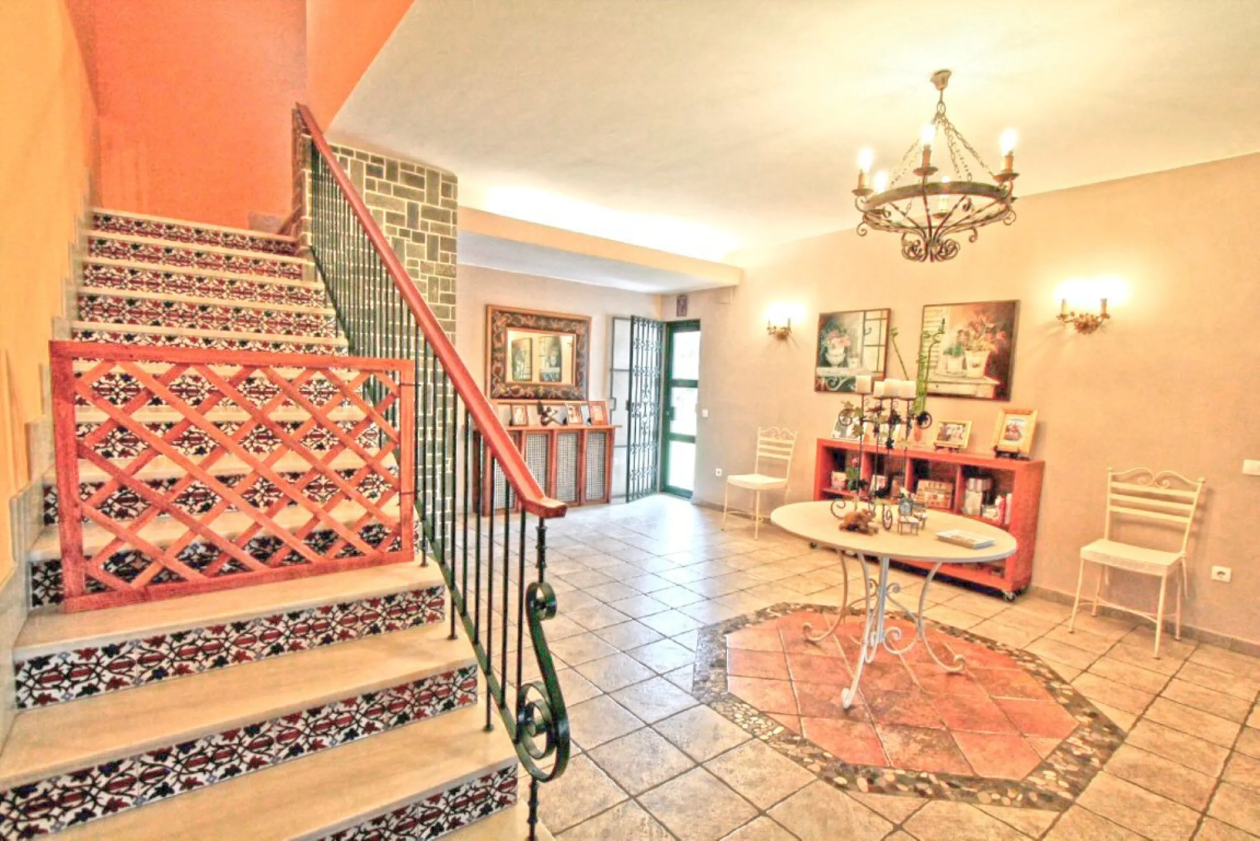 Experience pure Andalusian lifestyle and investment potential in this magnificent villa!
