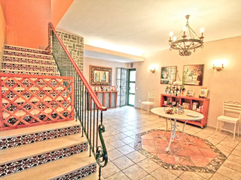 Experience pure Andalusian lifestyle and investment potential in this magnificent villa!