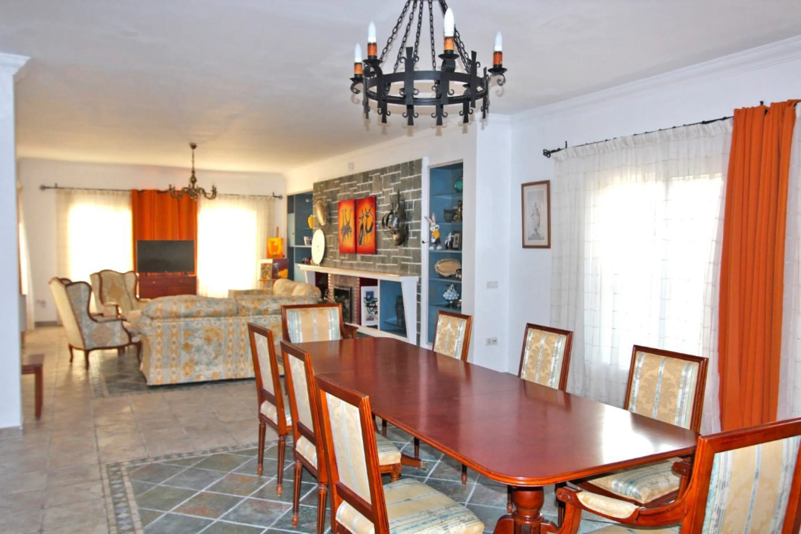 Experience pure Andalusian lifestyle and investment potential in this magnificent villa!