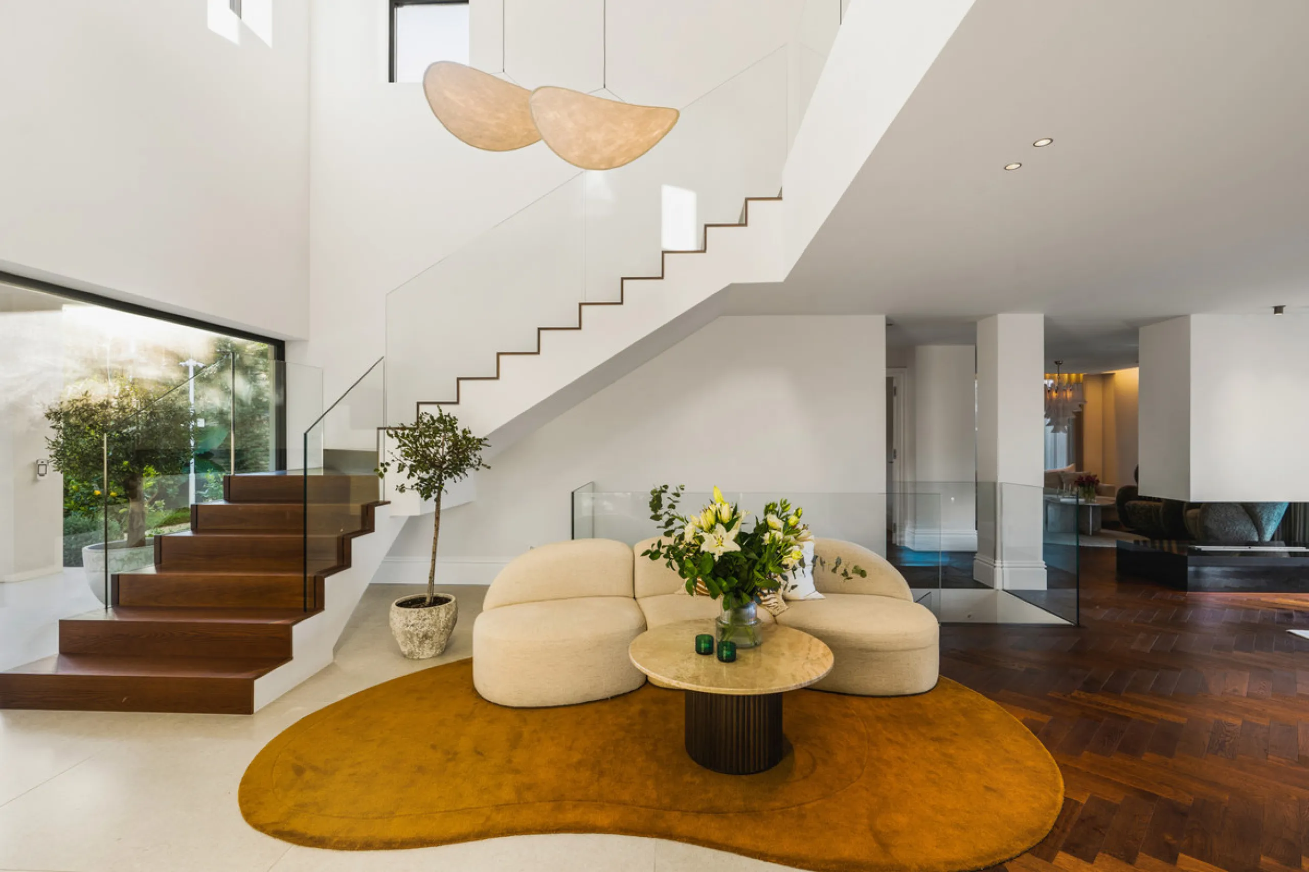 Introducing this exceptional family residence, set within one of the most sought-after gated communities in Los Naranjos, Nueva Andalucía, just moments from one of Marbella's finest golf courses.