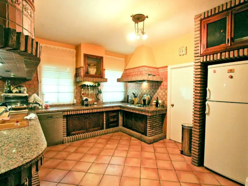 Experience pure Andalusian lifestyle and investment potential in this magnificent villa!