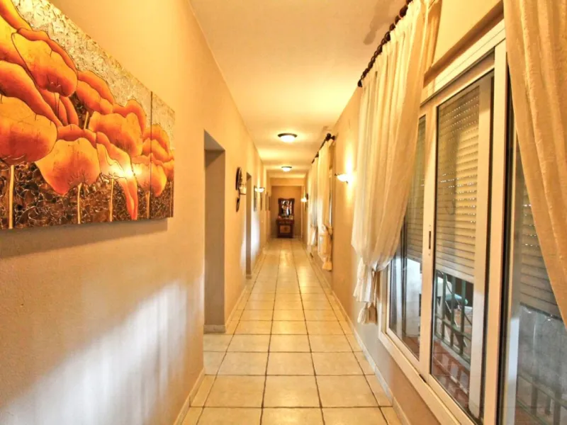 Experience pure Andalusian lifestyle and investment potential in this magnificent villa!