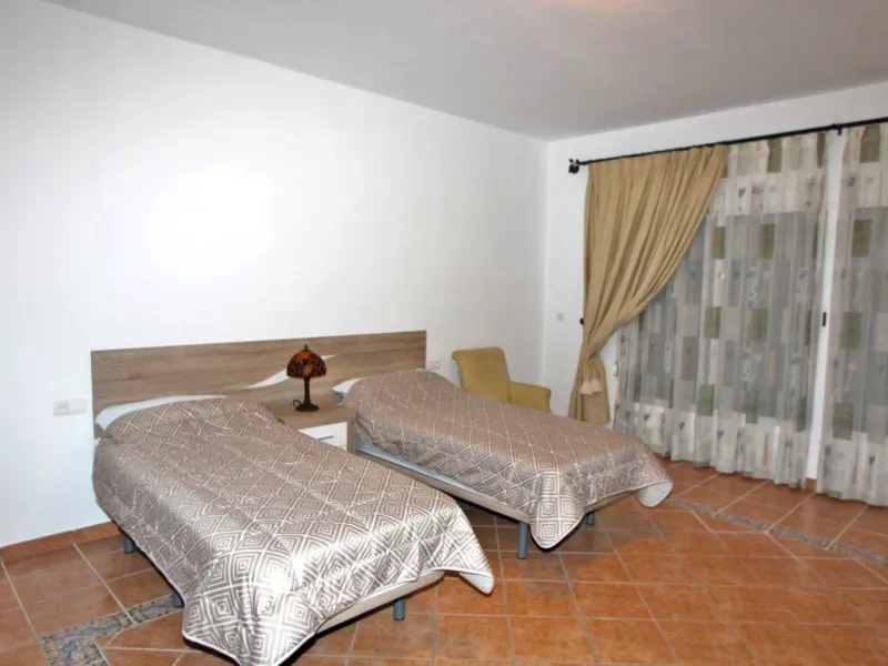 Experience pure Andalusian lifestyle and investment potential in this magnificent villa!