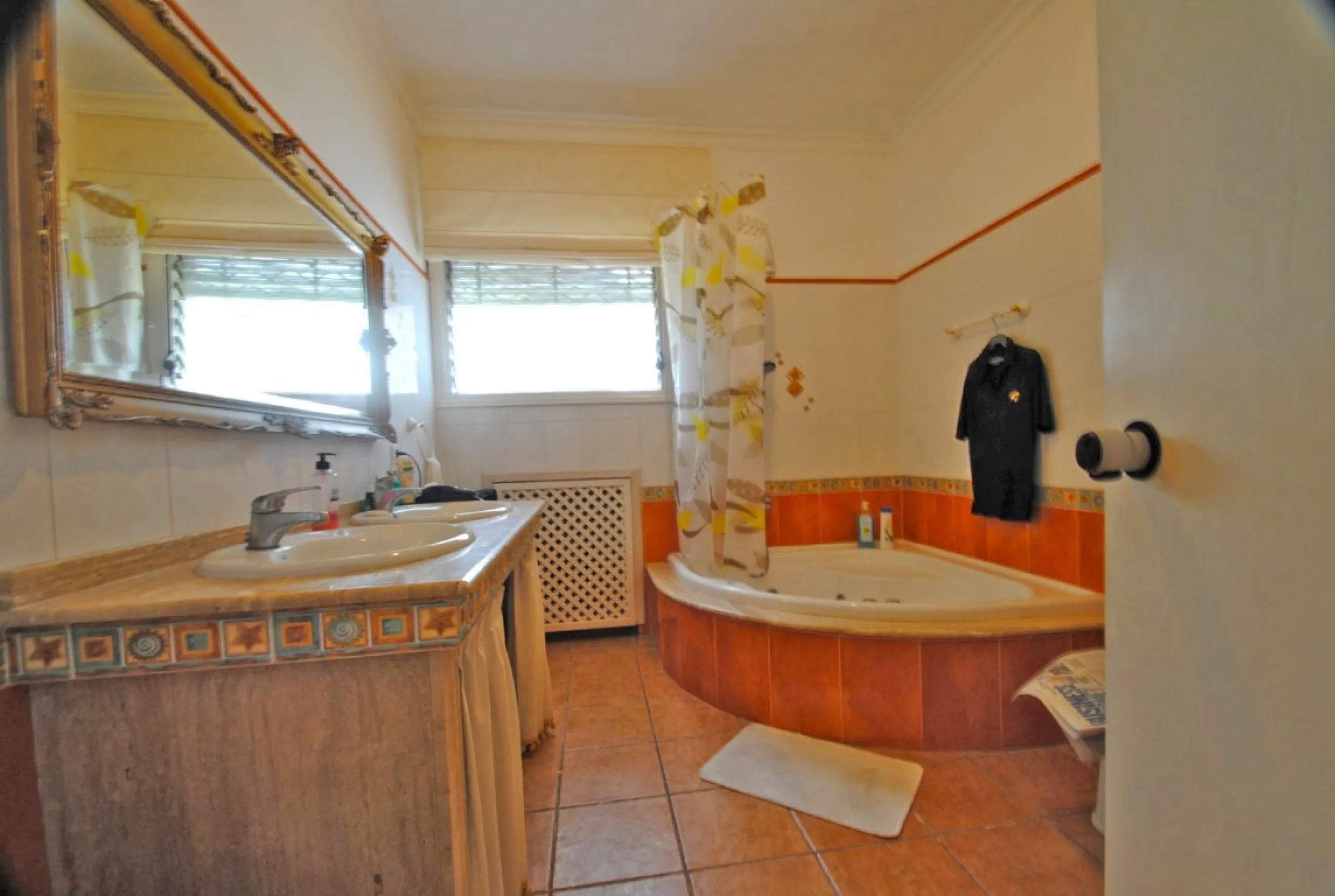 Experience pure Andalusian lifestyle and investment potential in this magnificent villa!