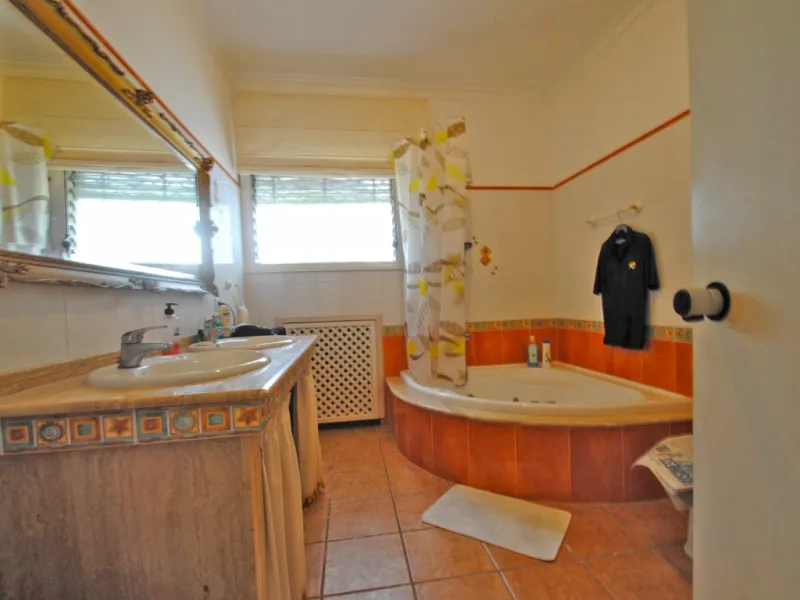 Experience pure Andalusian lifestyle and investment potential in this magnificent villa!