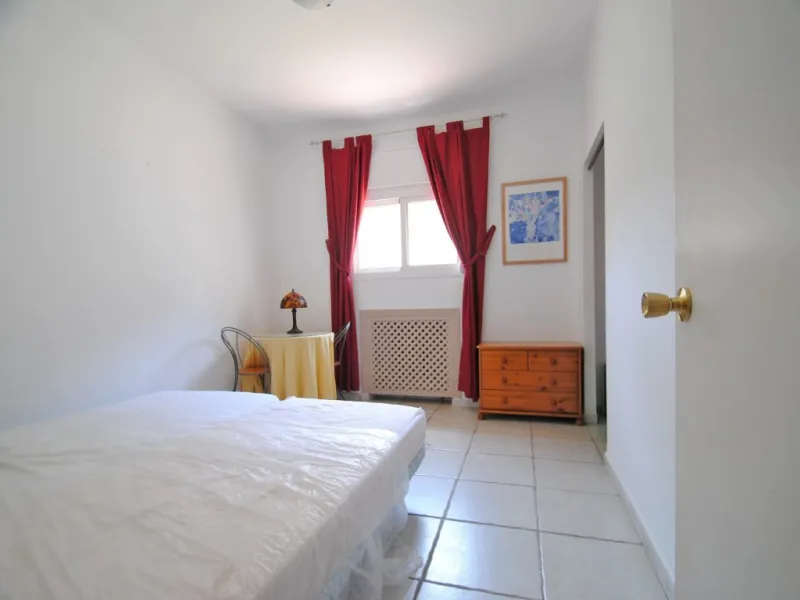 Experience pure Andalusian lifestyle and investment potential in this magnificent villa!