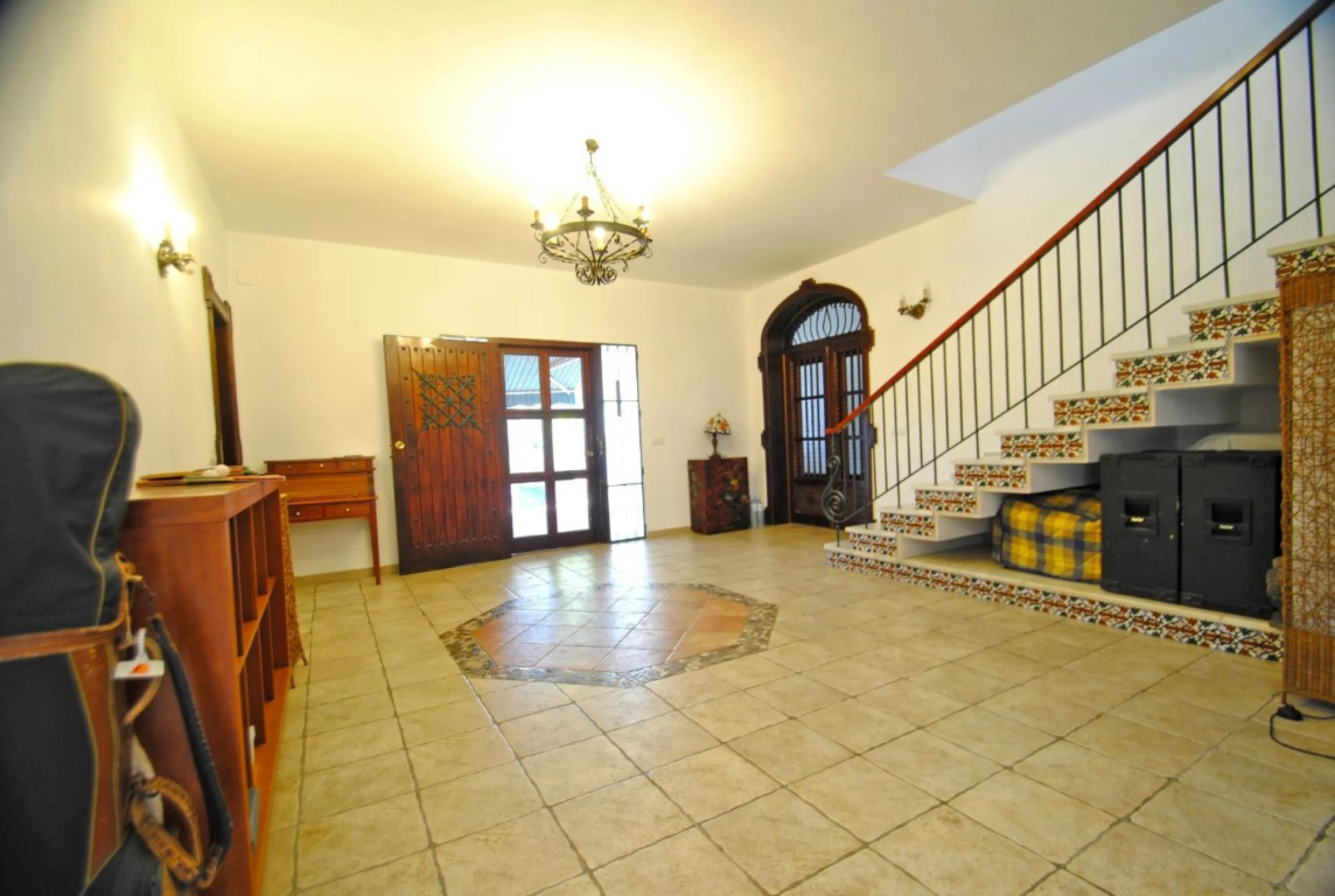 Experience pure Andalusian lifestyle and investment potential in this magnificent villa!