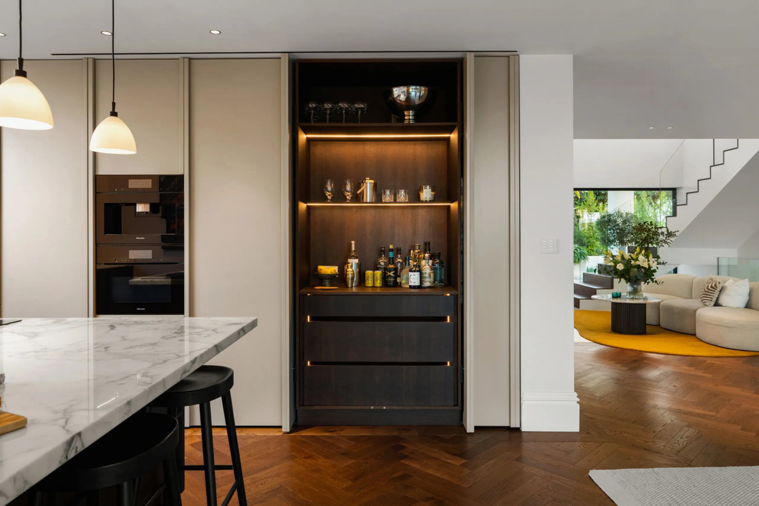 Introducing this exceptional family residence, set within one of the most sought-after gated communities in Los Naranjos, Nueva Andalucía, just moments from one of Marbella's finest golf courses.