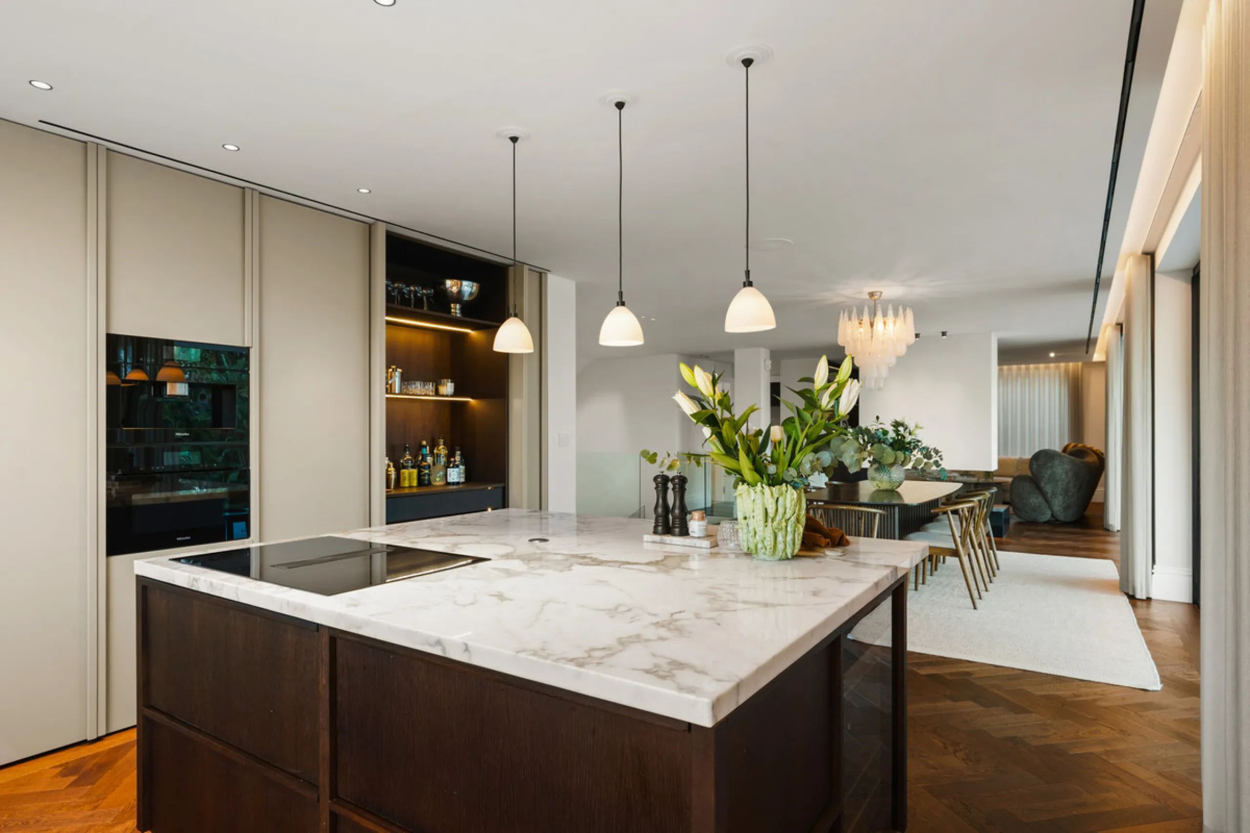 Introducing this exceptional family residence, set within one of the most sought-after gated communities in Los Naranjos, Nueva Andalucía, just moments from one of Marbella's finest golf courses.
