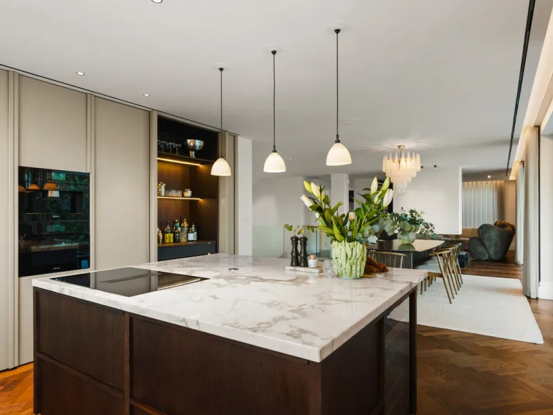 Introducing this exceptional family residence, set within one of the most sought-after gated communities in Los Naranjos, Nueva Andalucía, just moments from one of Marbella's finest golf courses.