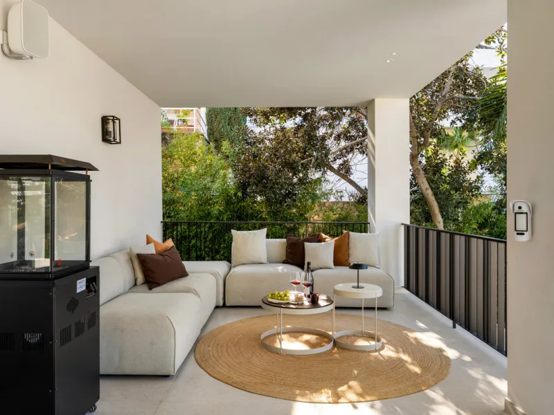 Introducing this exceptional family residence, set within one of the most sought-after gated communities in Los Naranjos, Nueva Andalucía, just moments from one of Marbella's finest golf courses.