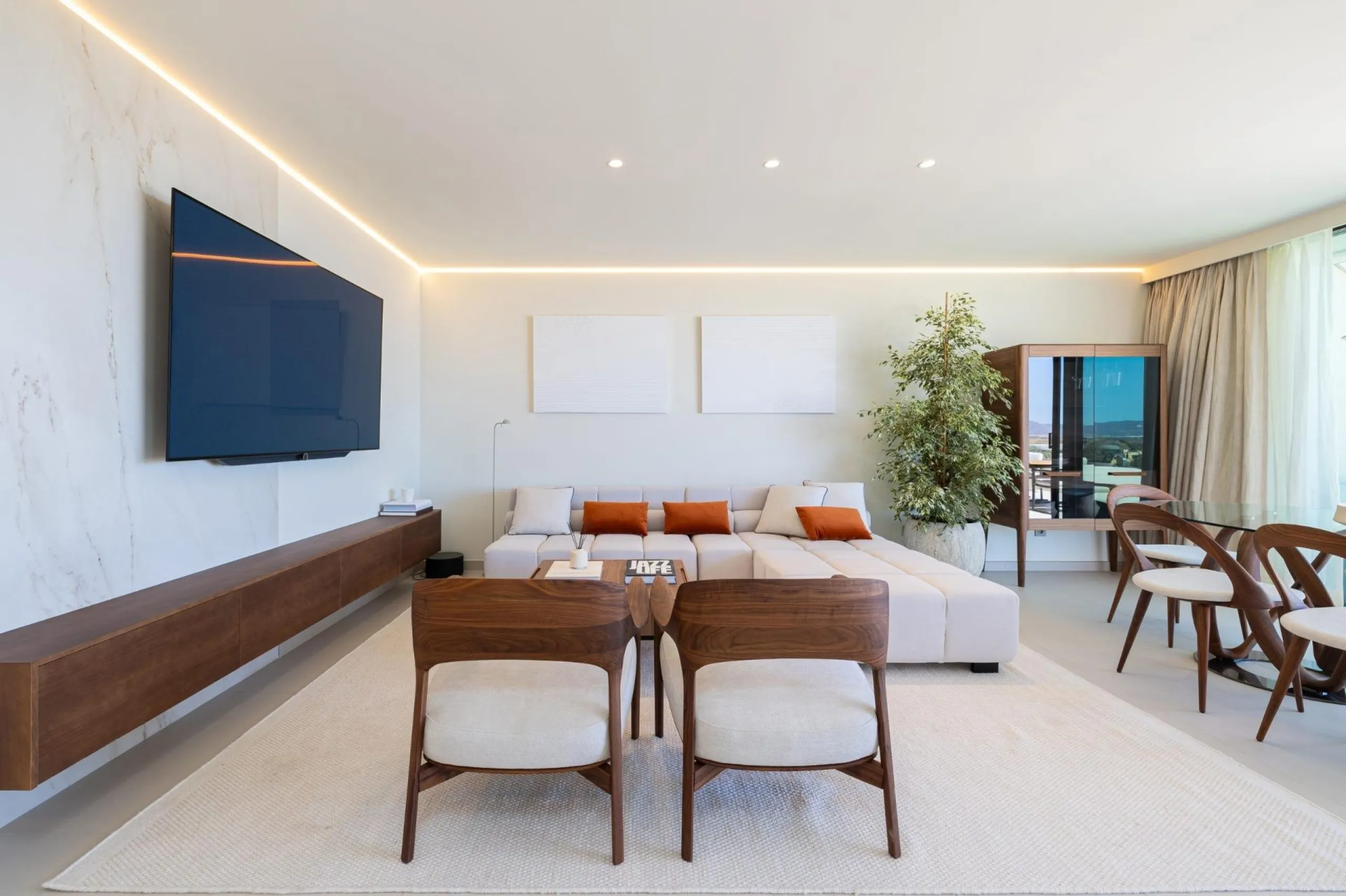 Exclusive New Build Residences in El Higuerón, Costa del Sol& & Modern Living Surrounded by Nature and Sea Views& Discover this exclusive residential development in El Higuerón, located in one of the most prestigious areas of the Costa del Sol. N