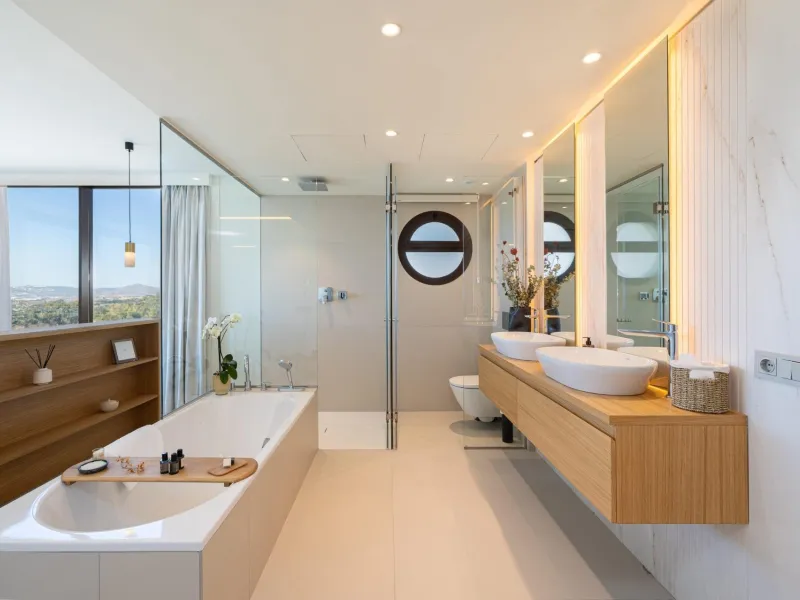 Exclusive New Build Residences in El Higuerón, Costa del Sol& & Modern Living Surrounded by Nature and Sea Views& Discover this exclusive residential development in El Higuerón, located in one of the most prestigious areas of the Costa del Sol. N