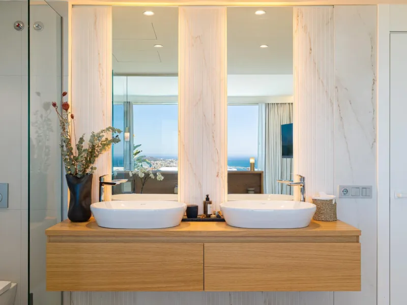 Exclusive New Build Residences in El Higuerón, Costa del Sol& & Modern Living Surrounded by Nature and Sea Views& Discover this exclusive residential development in El Higuerón, located in one of the most prestigious areas of the Costa del Sol. N