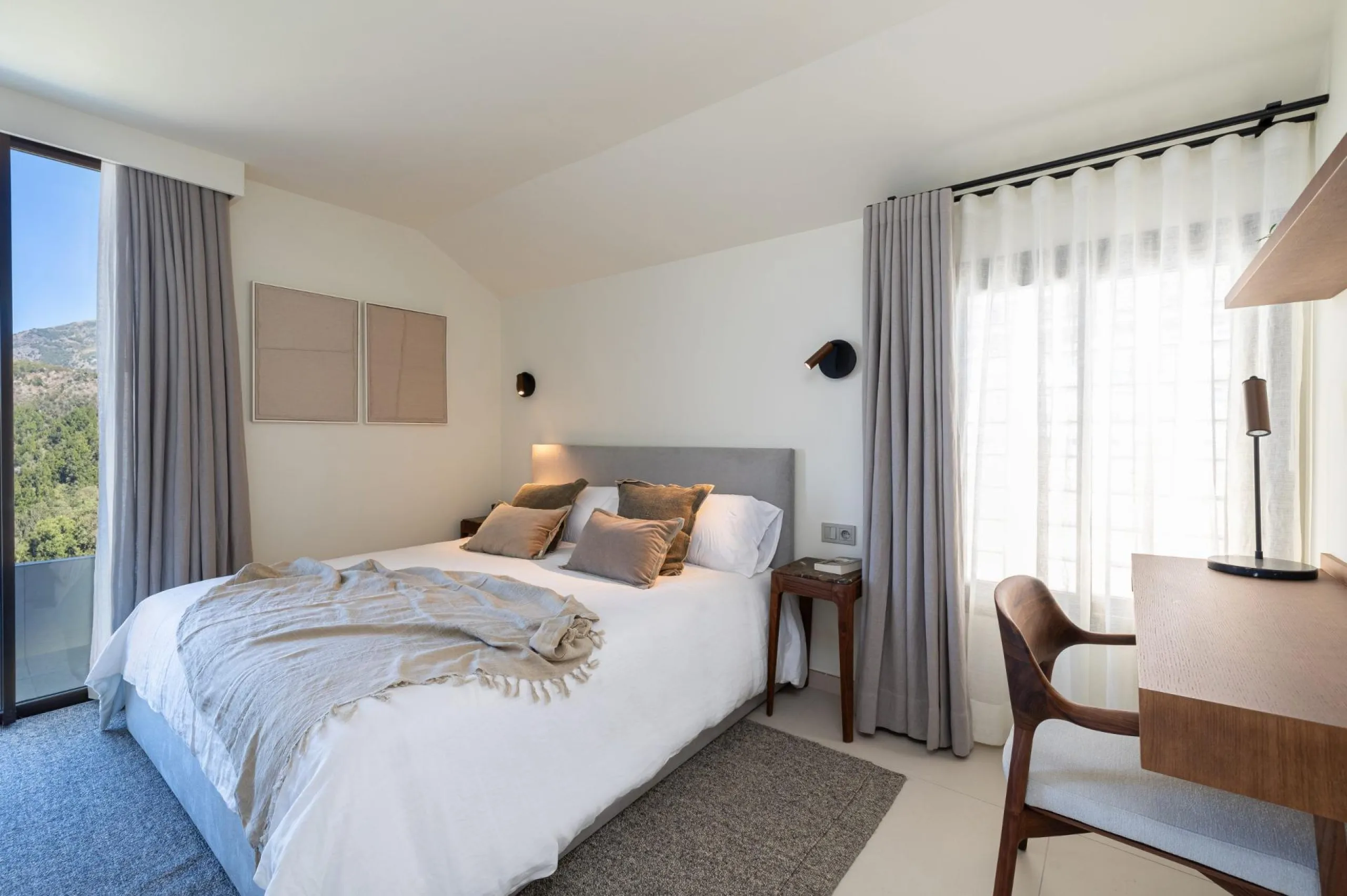 Exclusive New Build Residences in El Higuerón, Costa del Sol& & Modern Living Surrounded by Nature and Sea Views& Discover this exclusive residential development in El Higuerón, located in one of the most prestigious areas of the Costa del Sol. N