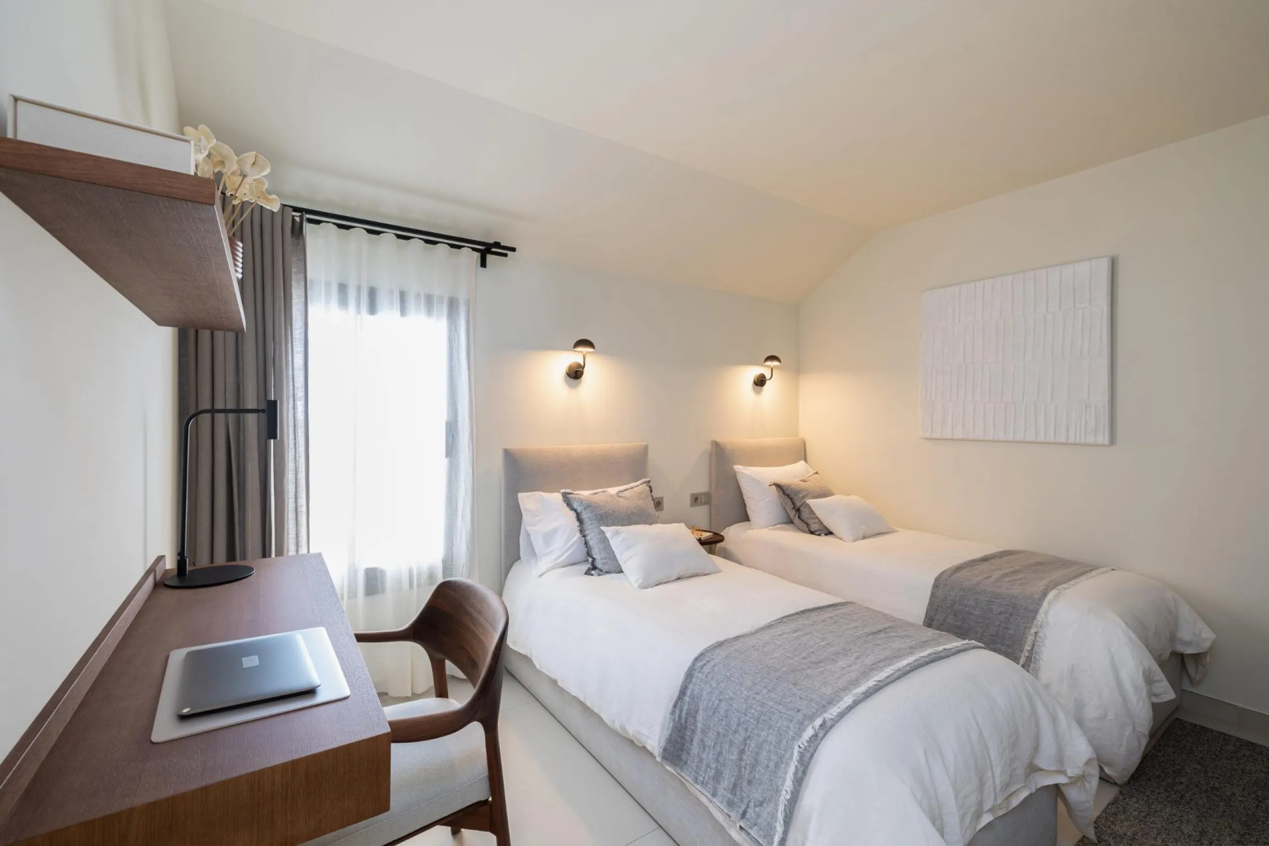 Exclusive New Build Residences in El Higuerón, Costa del Sol& & Modern Living Surrounded by Nature and Sea Views& Discover this exclusive residential development in El Higuerón, located in one of the most prestigious areas of the Costa del Sol. N